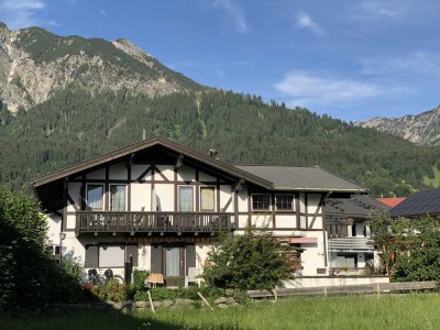 Haus mit 3 Ferienwohnungen und Einliegerwohnung in Oberstdorf