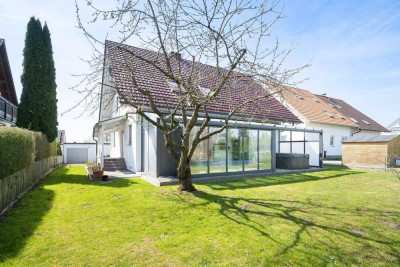 Energieeffizienzklasse A+! Top modernisiertes Einfamilienhaus mit herrlichem Garten