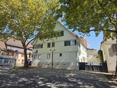 Haus mit 18 möbilierten Zimmern und Appartements mit Nebengebäude