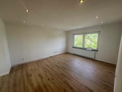 Erstbezug nach Sanierung - 4 Zimmer Maisonette Wohnung mit Balkon, 2 Bäder & Gartenanteil