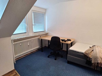 teilmöblierte gemütliche & helle 1-Zimmer-Wohnung in ruhiger Lage