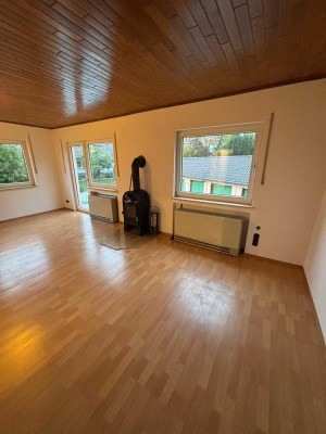 Gemütliche 2-Zimmer-Wohnung mit EBK, Balkon und Kaminofen in Bad Münstereifel-Witscheiderhof