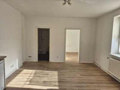 1,5 Zi.-Hochparterre-Wohnung mit Küche, ruhig gelegen im Grünen