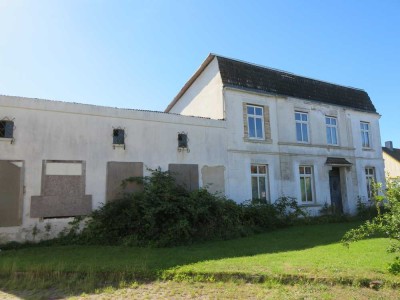 *Fehmarn* 165 m² große Stadtvilla, bereits entkernt, sanierungsbedürftig.