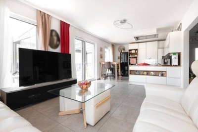 Ruhiges Familienparadies in TOP-LAGE mit Wintergarten, 2 Stellplätzen &amp; Glasfaser – Bezugsfertig!