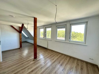 Helle Maisonett Wohnung mit 5 Zimmer, Gartenanteil und Stellplatz