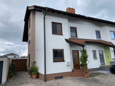 Preiswerte, modernisierte 4-Raum-Doppelhaushälfte mit gehobener Innenausstattung in Kronau