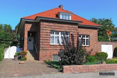 Familienfreundliches Einfamilienhaus mit Terrasse, Garage und Garten