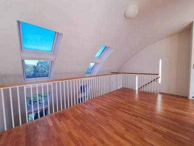 360 Tour / Parkblick - Exklusive, modern ausgestattete 2-Zimmer-Maisonette-Dachterrassenwohnung in bester Lage des 9. Bezirks