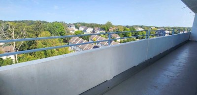 = H = RENOVIERTE WOHNUNG MIT BEEINDRUCKENDEM WEITBLICK ÜBER´S TAL! = H =