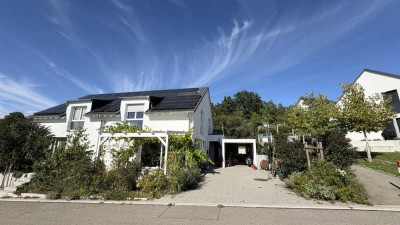 Traumhafte Doppelhaushälfte (Baujahr 2019) mit modernster Ausstattung, Solaranlage und idealer Lage