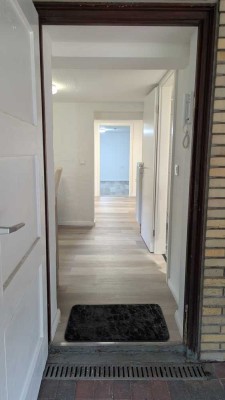 Erstbezug nach Sanierung: Möblierte 2-Zimmer-Souterrainwohnung mit Terrasse & Gartenzugang, Harburg