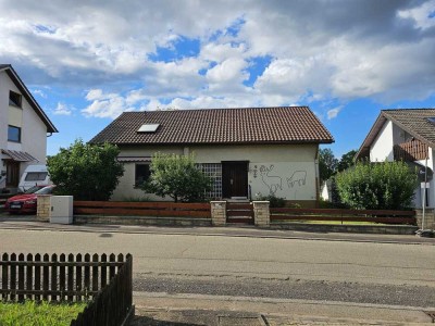 Geräumiges Einfamilienhaus am Dorfrand von Neuhausen mit Weitblick