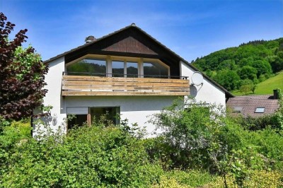 Bezugsfreies 3-Familienhaus in zentraler Hanglage