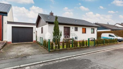 Attraktives Einfamilienhaus mit Einliegerwohnung und Blockbohlenhaus in Adelsdorf