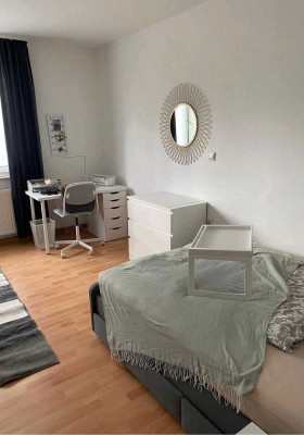 Helles & zentrales WG-Zimmer ab sofort zu vermieten