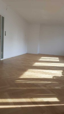 Exklusive, gepflegte 3-Zimmer-Wohnung mit Balkon und EBK in Stuttgart