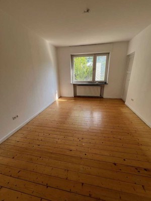 Schöne 3,5 Zimmer Wohnung mit Balkon