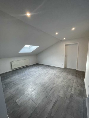 Ansprechende 3,5-Zimmer-DG-Wohnung mit EBK in Durlangen