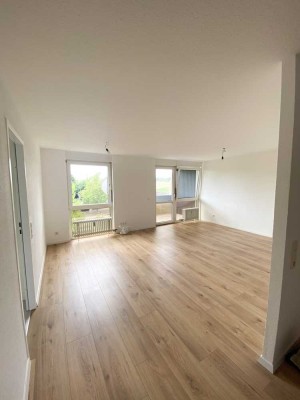 PRIVAT! provisionsfreie, neurenovierte  4 Zimmer-Wohnung mit 83 m2 in  Holzgerlingen
