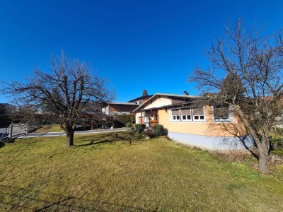 Charmanter Bungalow mit großem Grundstück in zentraler Lage zu verkaufen