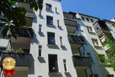 Außen Gründerzeit & Innen Neubau I 3 Zimmer I Einbauküche I modernes Bad mit Wanne I Balkon