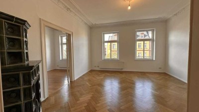 Herrschaftliche, bezugsfertige 4-Z-Wohnung mit Balkon, 2 Bädern, schicken Kaminöfen nahe Zentrum