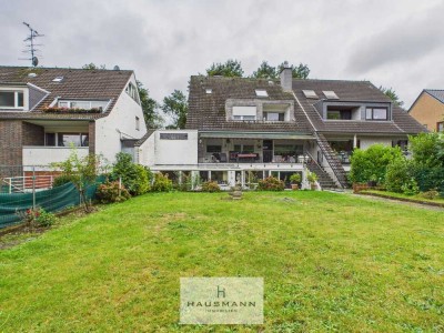 Willich-Schiefbahn: Zweifamilienhaus mit großem Garten und Pool, perfekt für mehrere Generationen