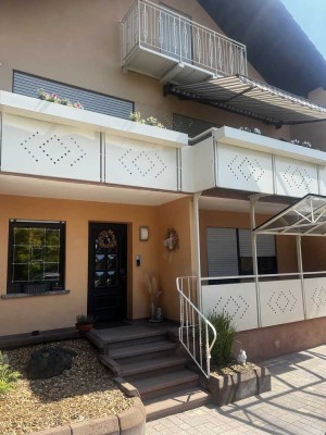 Stilvolle, modernisierte 2-Raum-EG-Wohnung mit Balkon und EBK in Karlsruhe