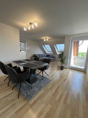 Gemütliche 2-Zimmer-Dachgeschosswohnung mit Balkon in Mannheim-Wallstadt