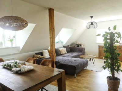 Stilvolle 2-Zimmer-DG-Wohnung mit großer Dachterrasse
