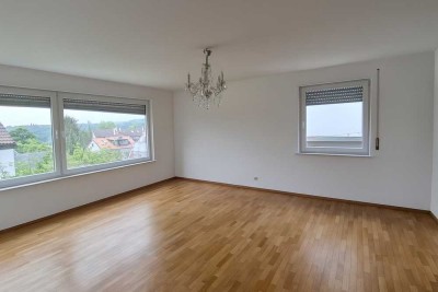 *Wohnen am Dachswald!* 4,5 Zimmer-Wohnung mit Garage in Stuttgart-Vaihingen!