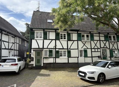 Kleines Fachwerkhaus mit Stellplatz und schönem Garten