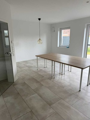 Neuwertiges Reihenmittelhaus - 100m² - Vier Zimmer, Einbauküche - Ruhige Lage in Jaderberg