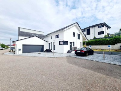 Stilvolles, modernes Einfamilienhaus mit Salon und Garten in Massenbachhausen