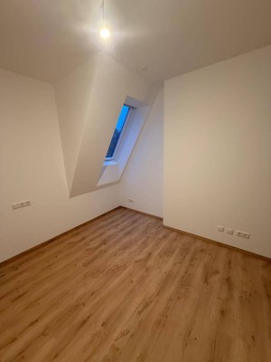 Nachmieter gesucht – Schöne, helle Dachgeschosswohnung mit Balkon &amp; Top-Ausstattung
