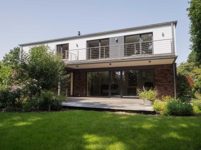 Modernes Architektenhaus mit Raum, Stil und System
