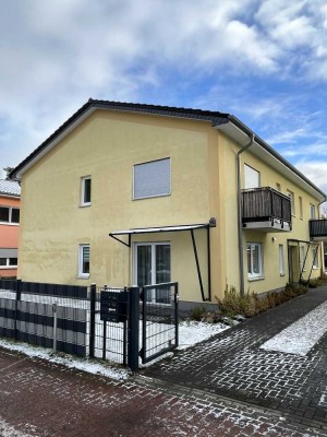 Geschmackvolle Wohnung mit zwei Zimmern sowie Balkon und Einbauküche in Oranienburg