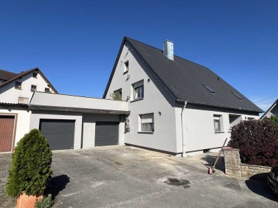 Freundliche 3-Zimmer-EG-Wohnung mit Balkon und EBK in Knetzgau
