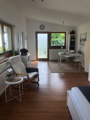 Stilvolle, vollmöblierte 1-Zimmer-Wohnung mit Einbauküche in Bergisch Gladbach