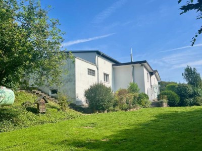 Wohnen in idyllischer Lage mit großem Grundstück!
