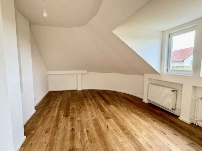 Attraktive 3-Zimmer Dachgeschosswohnung in Top-Lage - komplett Saniert - mit Garten und Oker Zugang