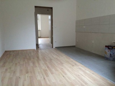 Schöne 2 Zimmer Altbau-Wohnung in Essen, große Wohnküche , neues Tgl.- Bad