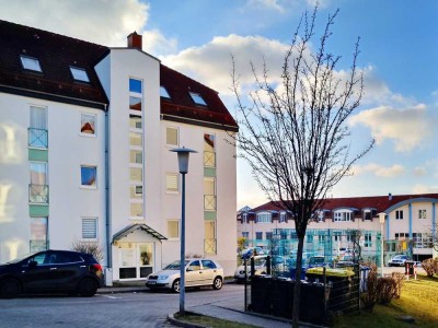 Hell - Balkon - Wanne  - Abstellraum - Pkw-Stellplatz - 2 Zimmer Wohnung Freiberg mieten