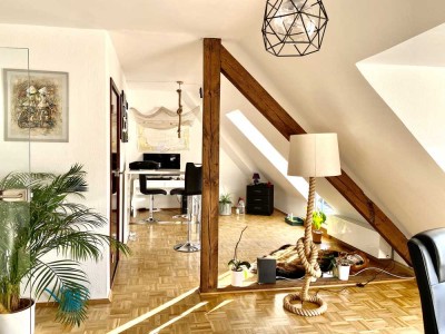 Traumhafte Dachgeschosswohnung mit 3 Balkonen!!!