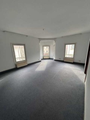 Sonnige und attraktive 4-Zimmer-Wohnung in Bad Wildbad (3. OG), mitten im Zentrum, 1 Min. zur S-Bahn