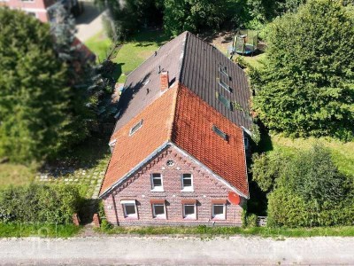 Teilvermietetes Zweifamilienhaus mit Nebengebäude sowie Wald- und Seegrundstück