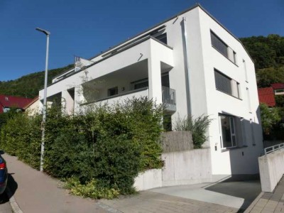 Neuwertige, attraktive Vier-Zimmer-Wohnung für gehobenes Wohnen.