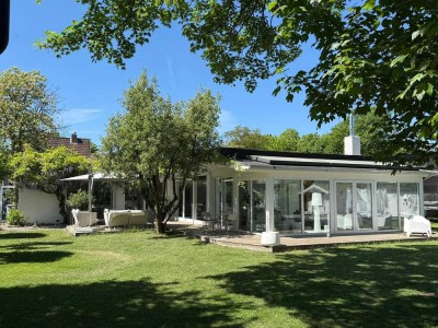 Modernes Wohnen im Bungalow mit Pool und Gartenparadies in Hemmingen/Westerfeld