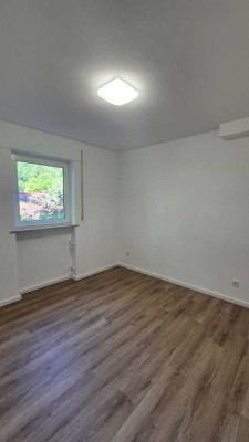 Kernsanierte 2-Zimmer Wohnung mit neuer Einbauküche